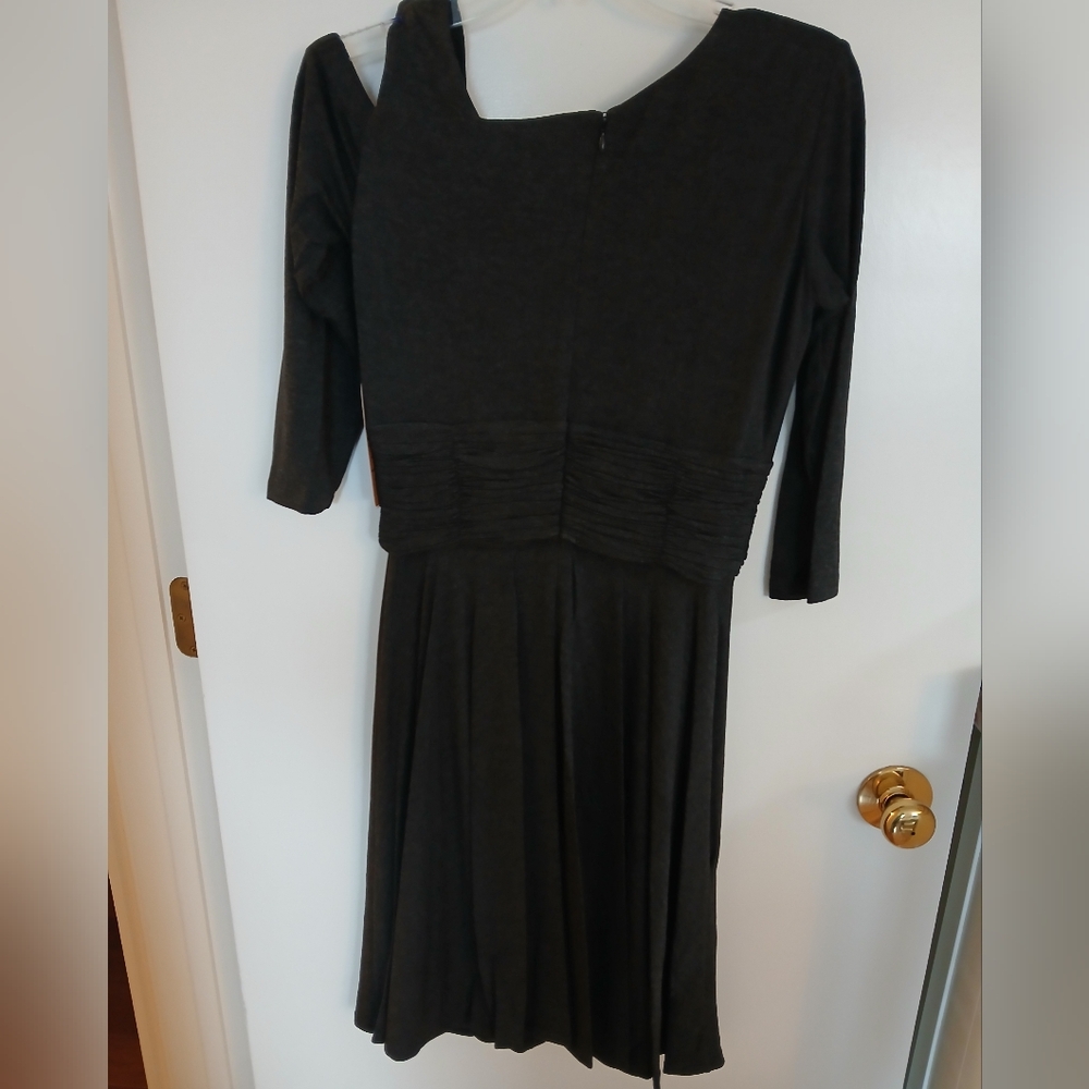 NWT NUE by Shani Elegant Grey Women's Dress, Size 6 - Picture 4 of 16